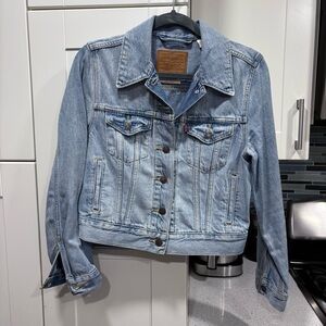 Levi’s women’s trucker Jean jacket